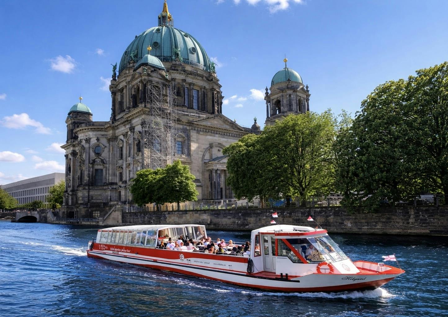 Berlin 1-hour guided panoramic boat tour on the River Spree