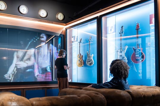 Bilhete de entrada para o Barcelona Immersive Rock Museum Guitar Legends Hall