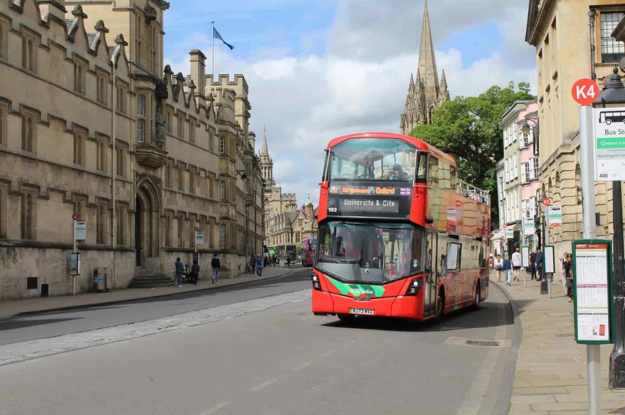 Hop-on-Hop-off-Bus in Oxford mit Themse-Bootsfahrt – 24-Stunden- oder 48-Stunden-Tickets