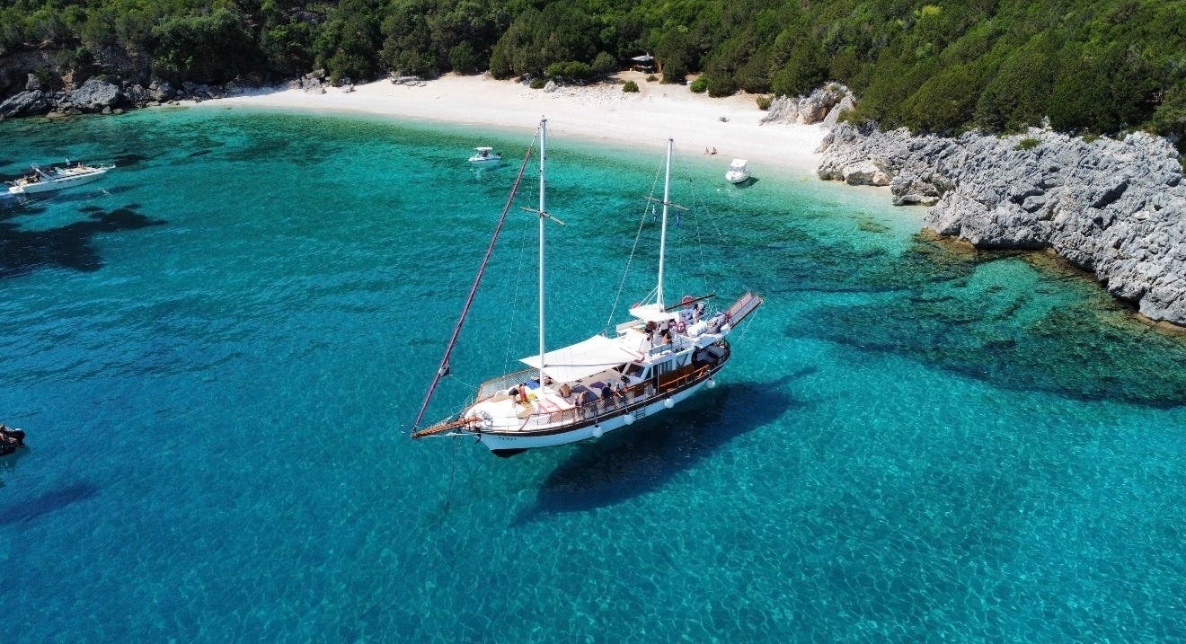Avondboottocht vanaf de baai van Vlycha – alleen Ticket