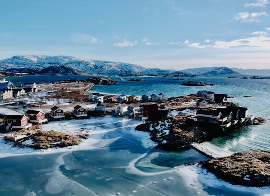 Fjords and Sommarøy Islands tour with salmon picnic from Tromsø