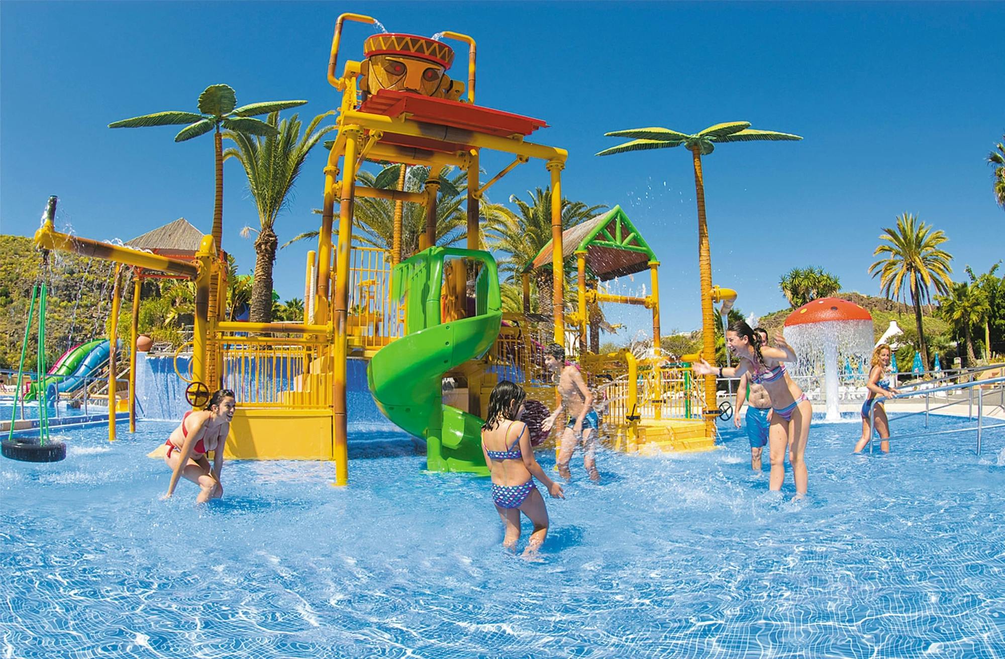 Aqualand and Palmitos Park transfer package