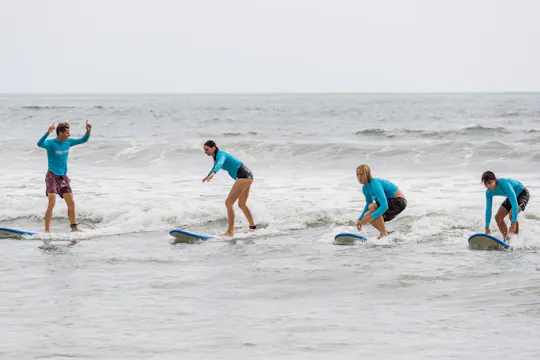 Cours de surf pour débutants à Noosa Heads