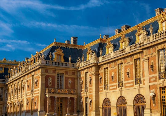 Palácio de Versalhes com guia, entrada e transporte de ida e volta a partir de Paris