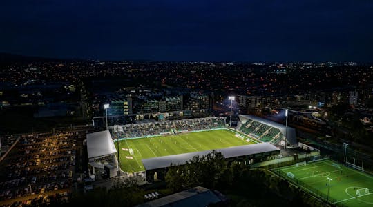 Dzień meczowy Shamrock Rovers na stadionie Tallaght z udziałem lokalnego gospodarza