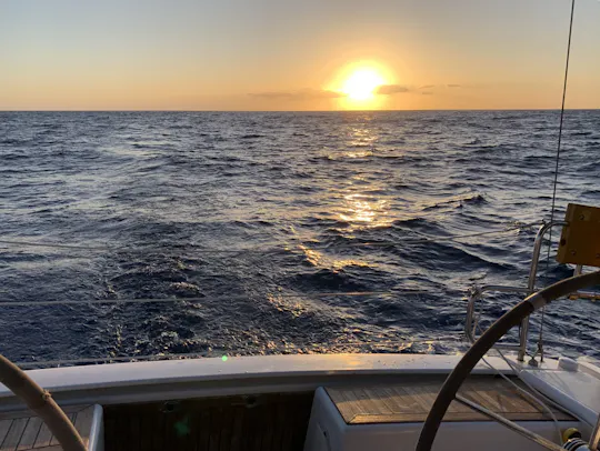 Cruzeiro à vela ao pôr-do-sol na Gran Canaria, em grupo reduzido, com partida de Maspalomas