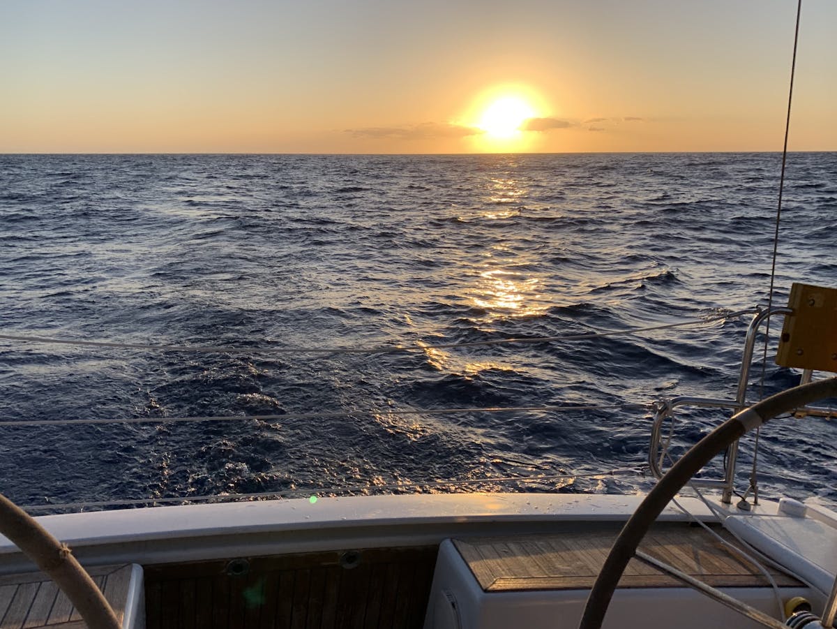 Zeiltocht bij zonsondergang op Gran Canaria in een kleine groep, vertrek vanaf Maspalomas