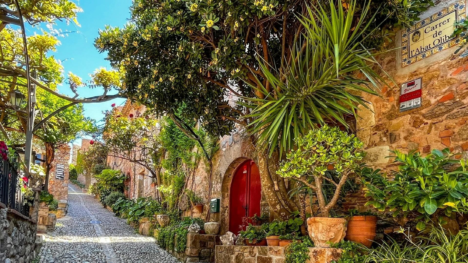 Full-day Montserrat and Costa Brava's Tossa de Mar tour from Barcelona