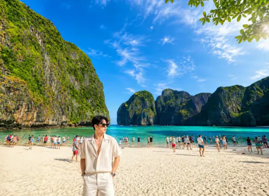 Excursion d'une journée aux îles Phi Phi en hors-bord avec repas le midi au départ de Krabi