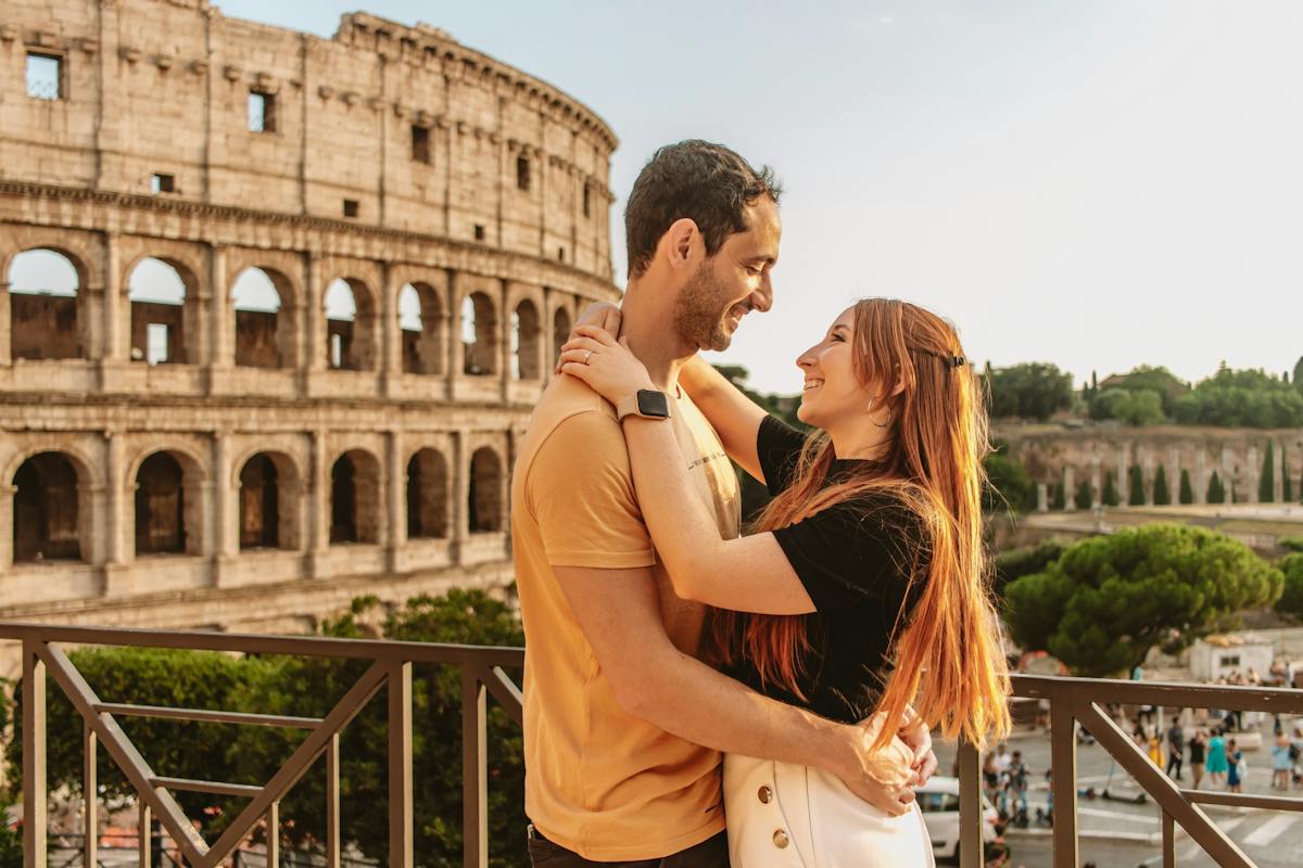 Servizio fotografico personalizzato davanti al Colosseo