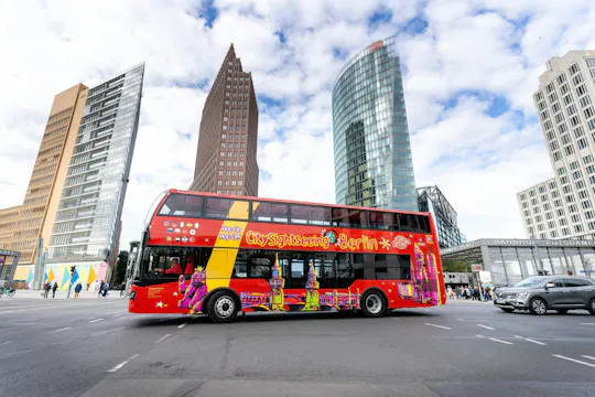 Passeio turístico de autocarro «hop-on hop-off» com 2 percursos por Berlim Ocidental e Oriental