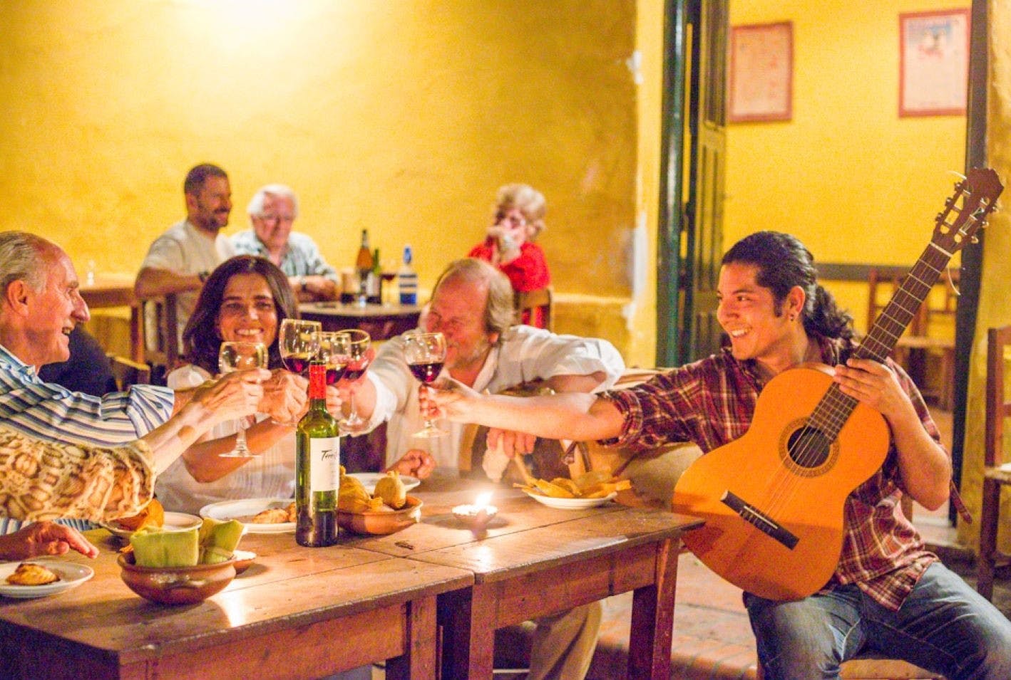 Historische folkloristische wandeltocht door Salta en traditionele peña