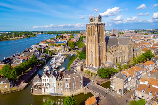 Passeio guiado áudio por Dordrecht, com portos históricos e pontos de referência
