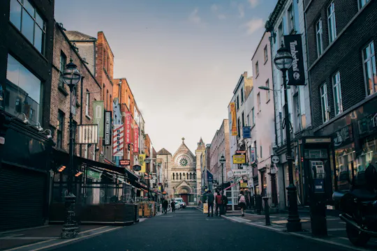 Dublin audio tour with literary heritage and historic landmarks