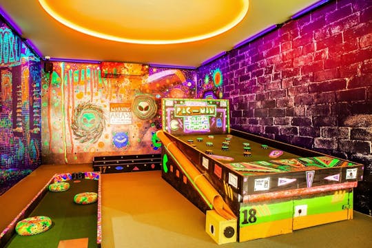 Halowy szalony minigolf w Puerto del Carmen