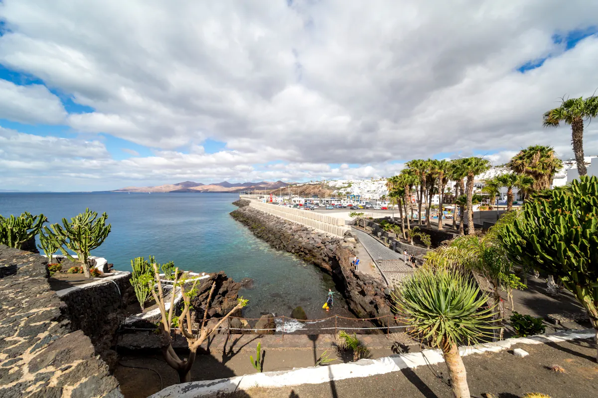 Lanzarote_Puerto_Del_Carmen_2.jpg