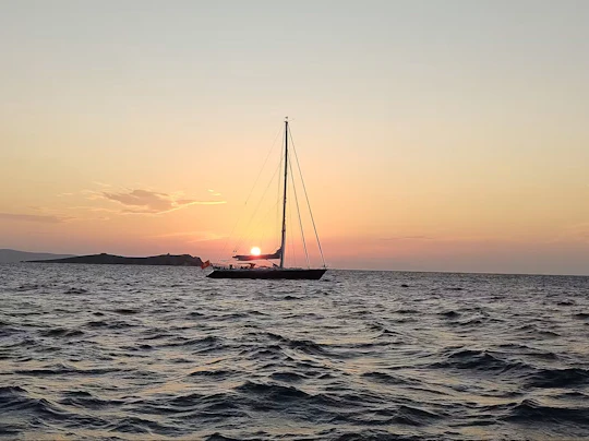 Sunset sailing experience from Mykonos