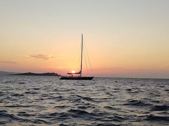 Experiência de navegação ao pôr-do-sol a partir de Mykonos