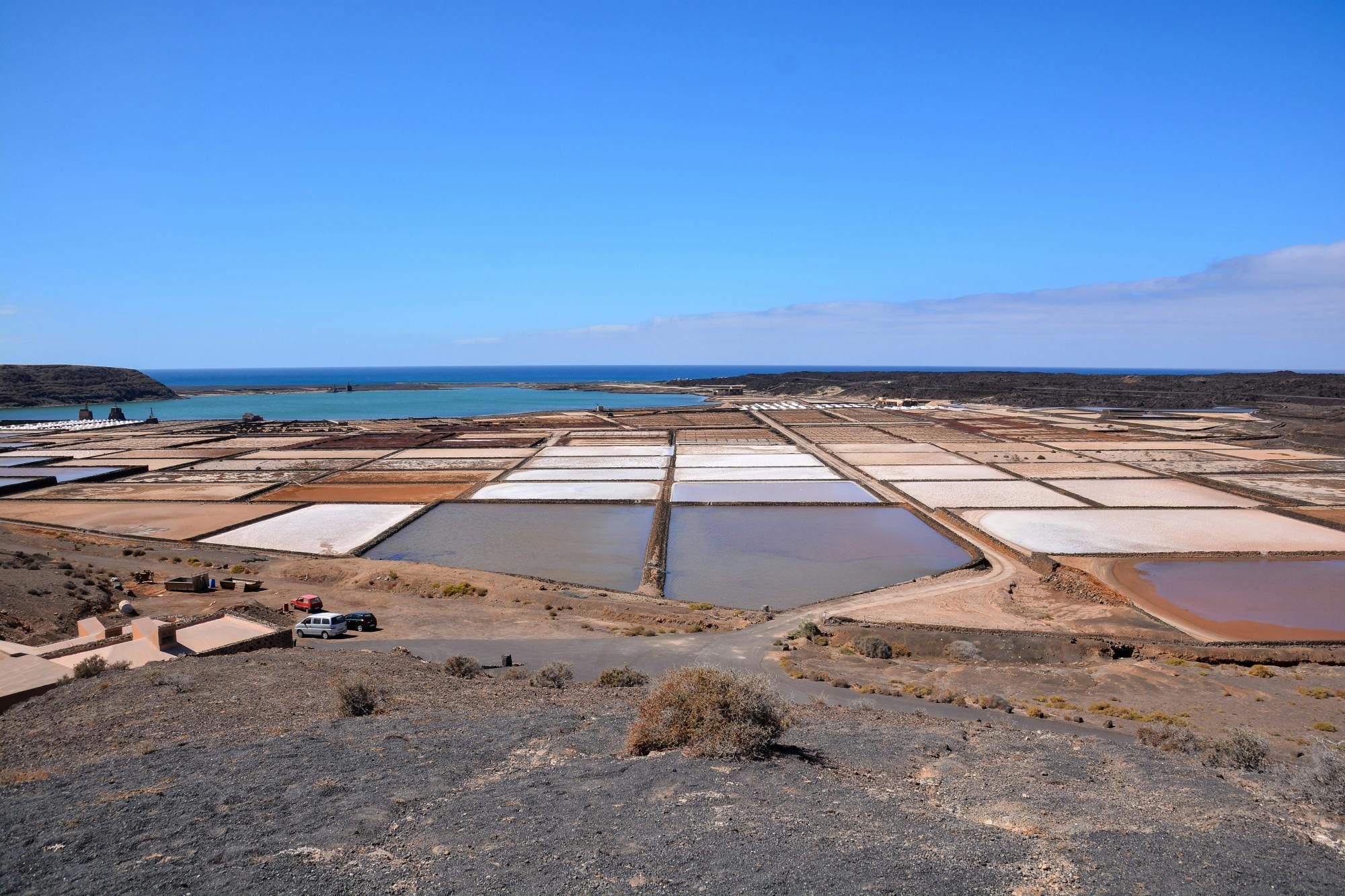 StockMM_Spain_Lanzarote_GettyImages-1284842464_Las_Salinas_de_Janubio.jpg