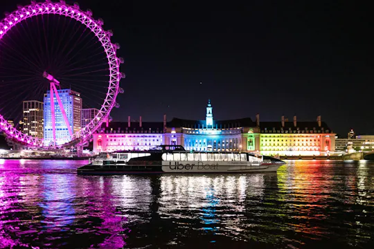 Recorrido nocturno en autobús por Londres y paseo panorámico en barco por el Támesis