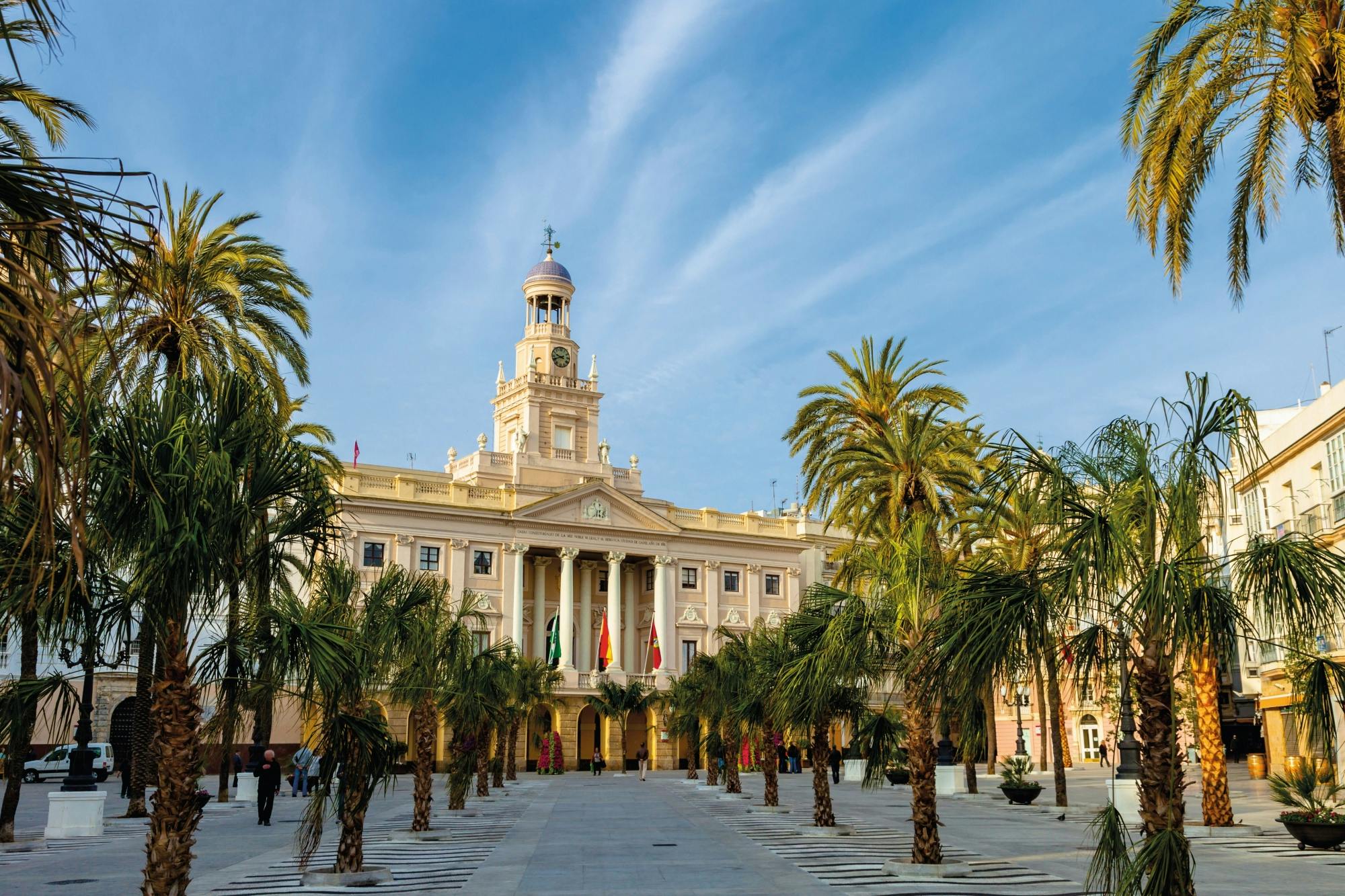 Cadiz solar eclipse guided tour and catamaran cruise