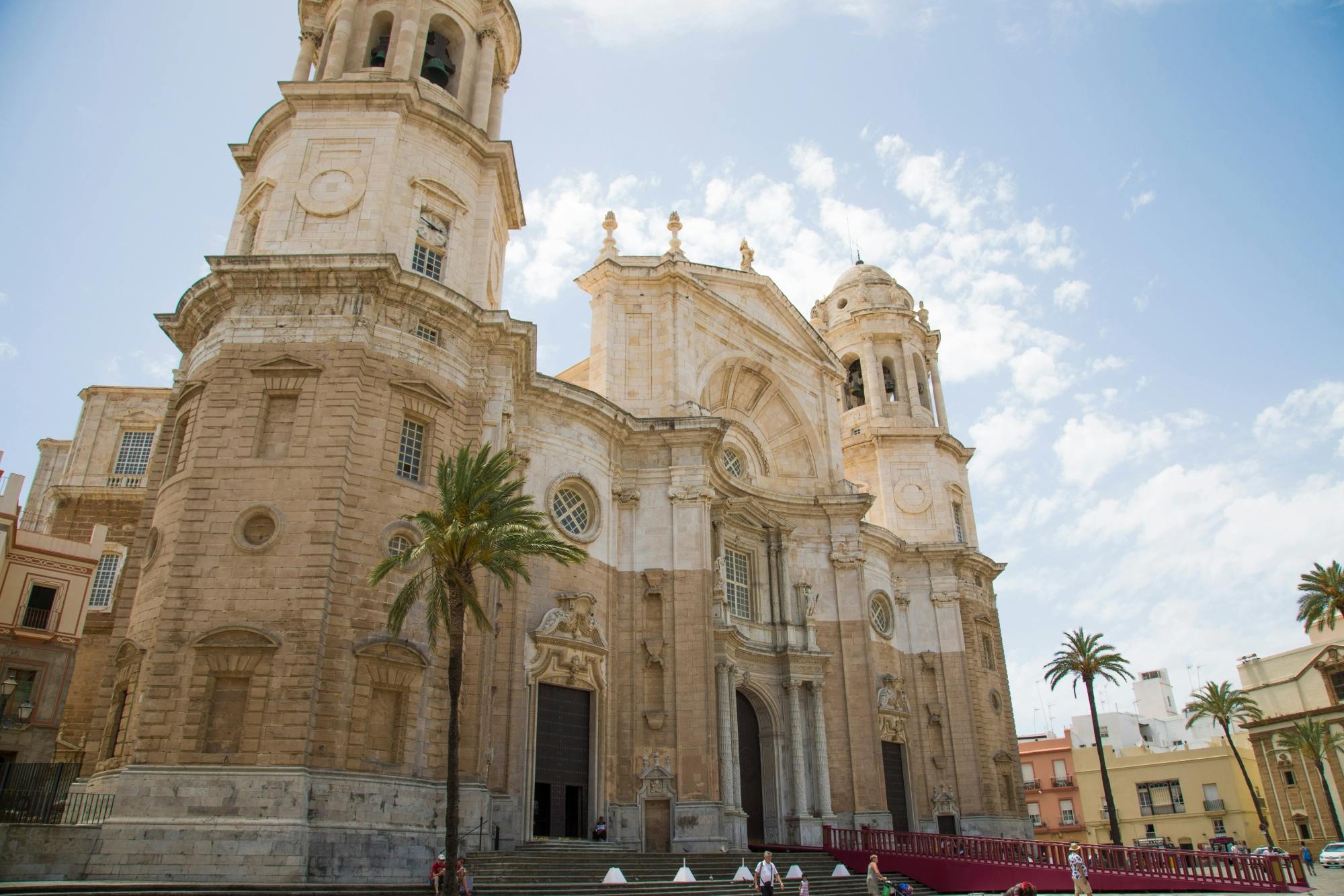 Cadiz solar eclipse guided tour and catamaran cruise