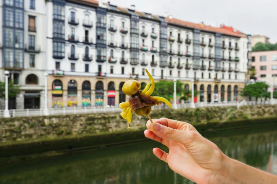Bilbao Old Town food tour with pintxos, wine and market visit