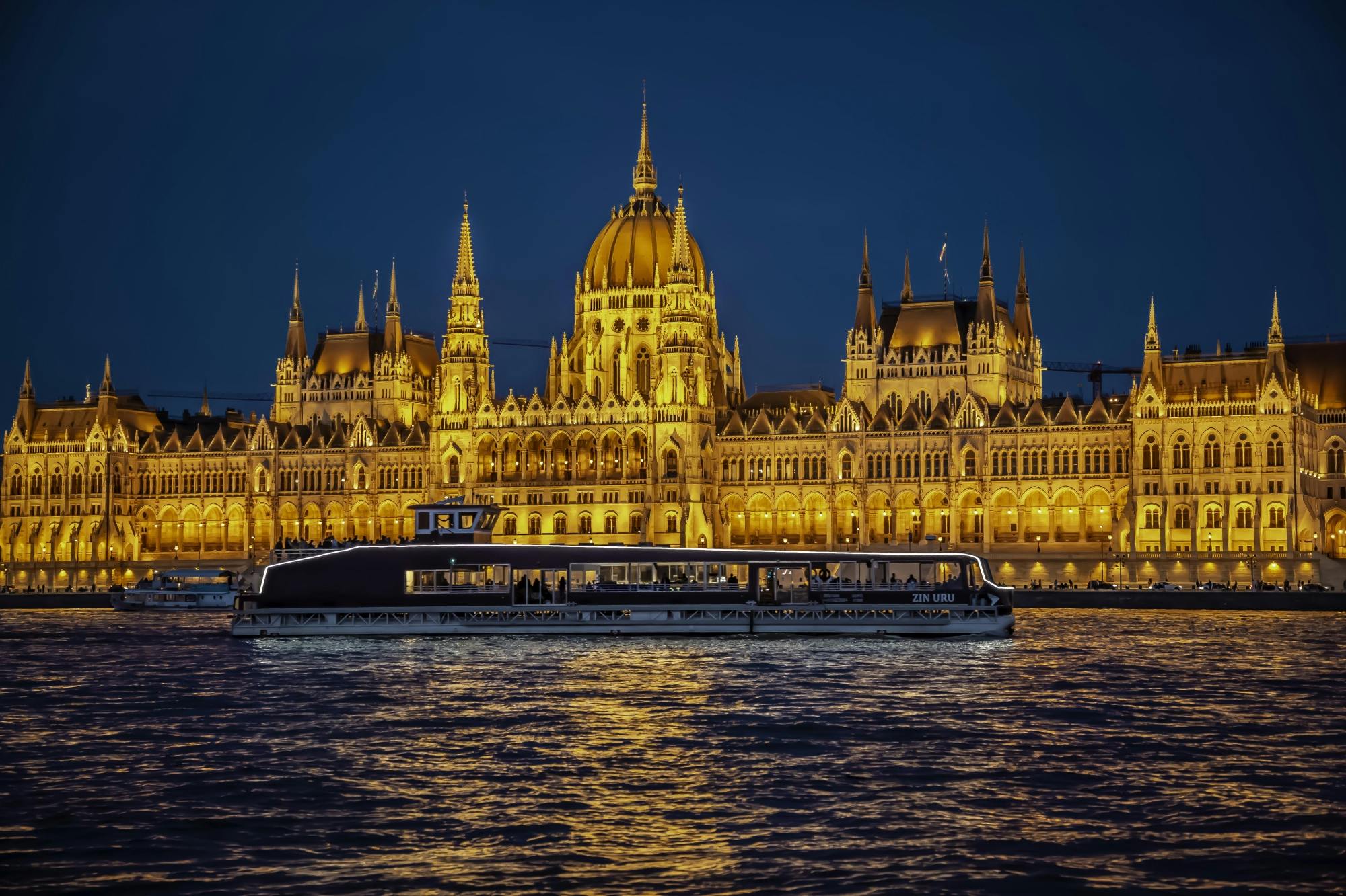Crociera turistica a Budapest, di notte o di giorno