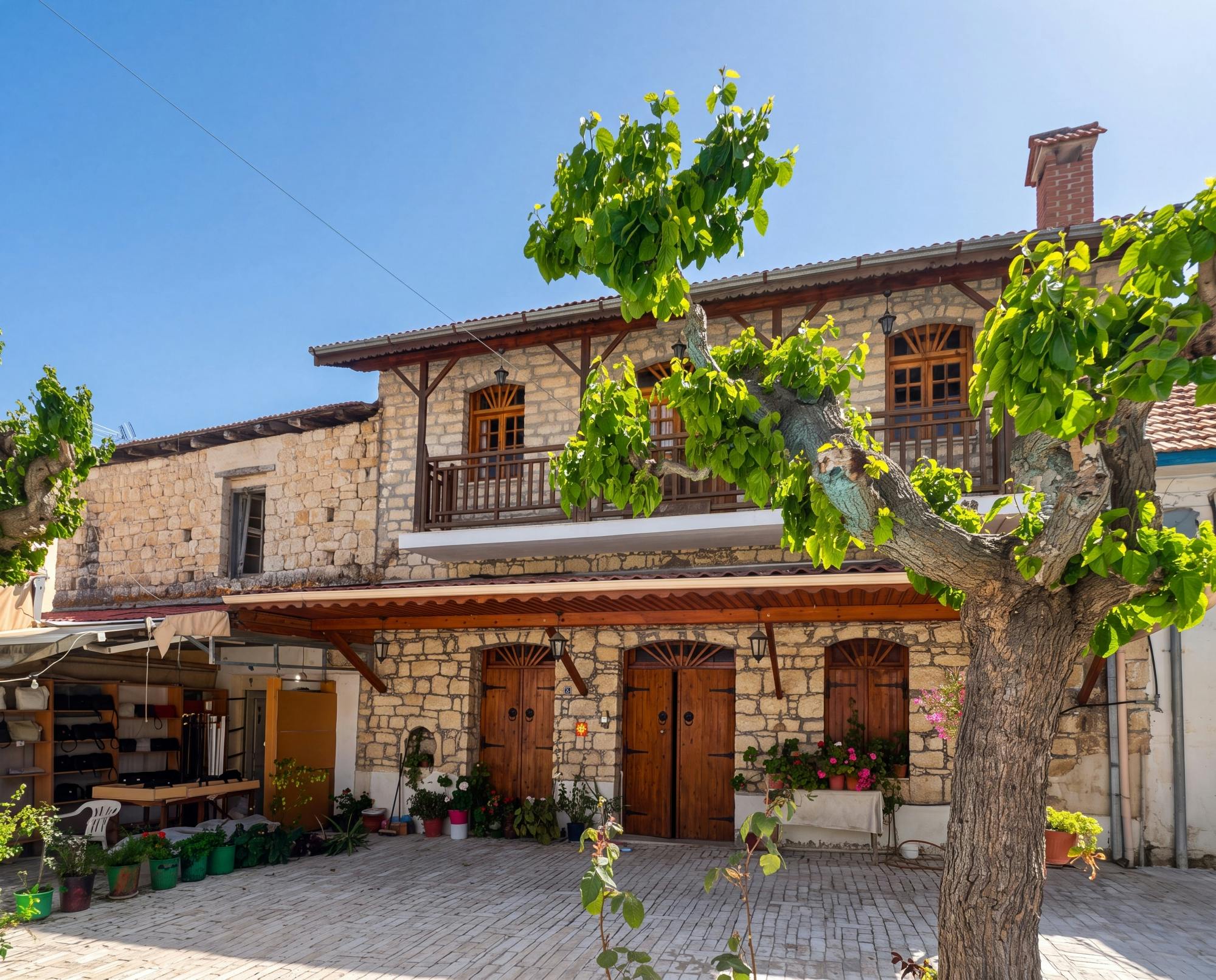 Troodos Mountains full-day tour with Kakopetria and Omodos