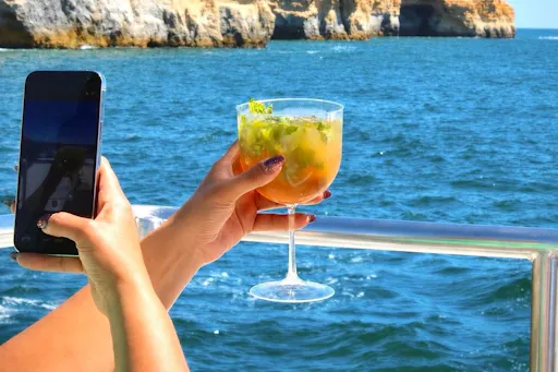 Ponta da Piedade catamaran cruise with open bar and lunch