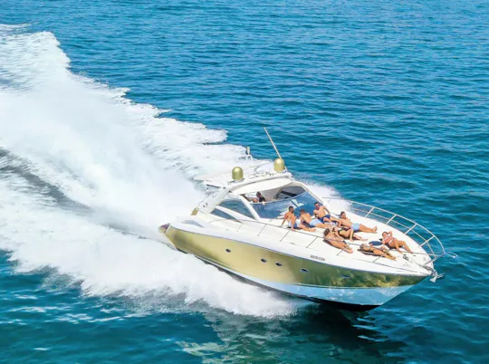 Albufeira private yacht cruise to Benagil Caves with drinks