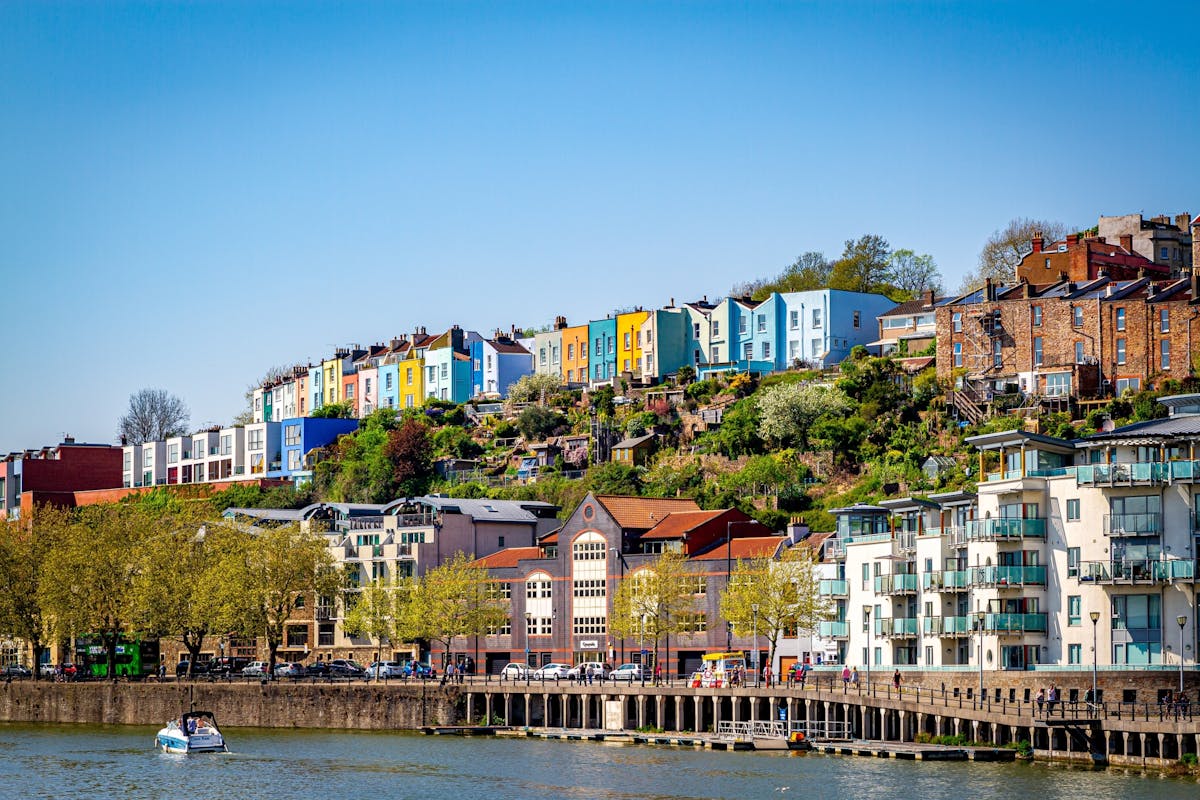 Avonturenspel in de buitenlucht in Bristol met een detective-rollenspel