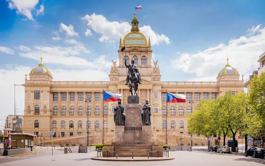 Bilhete de entrada e audioguia para o Museu Nacional de Praga
