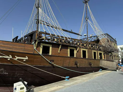 El Jem Colosseum Tour with Pirate Boat Cruise