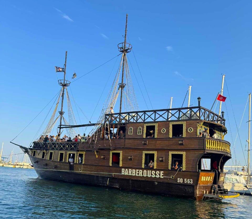 El Jem Colosseum Tour with Pirate Boat Cruise