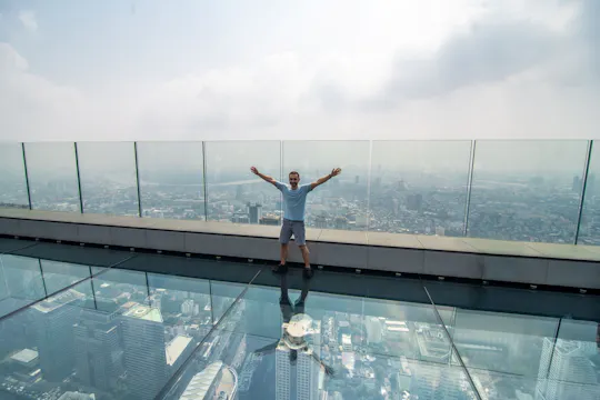 El Mahanakhon SkyWalk y la experiencia I-Tilt en Bangkok