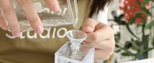 Body mist perfume workshop in Hanoi