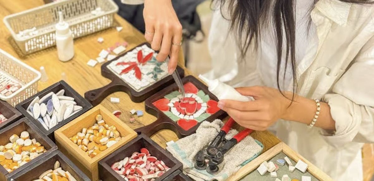 Workshop mozaïek maken met een lokale kunstenaar in Hanoi