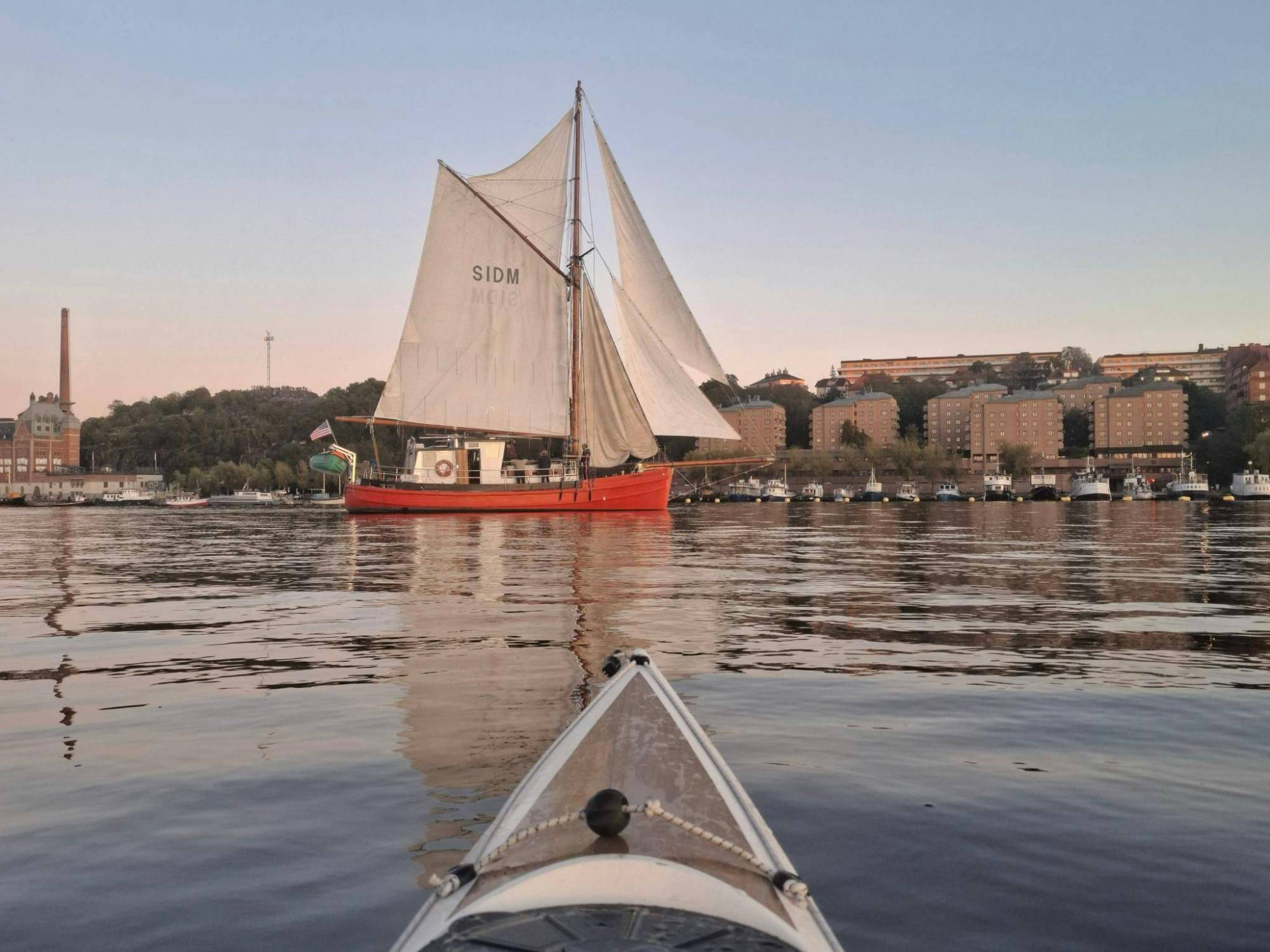 Kayak_Tour_Stockholm_City_Sunset_17_qylfie.jpg