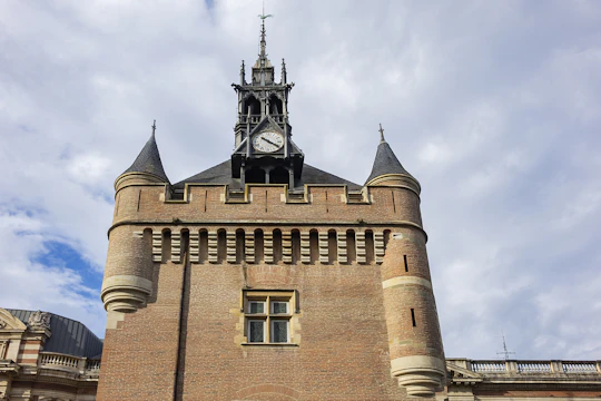Toulouse murder mystery city exploration game