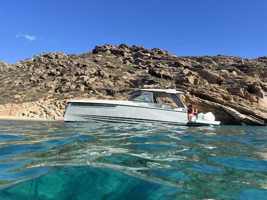 Private luxury speedboat tour in the hidden beauties of Ios