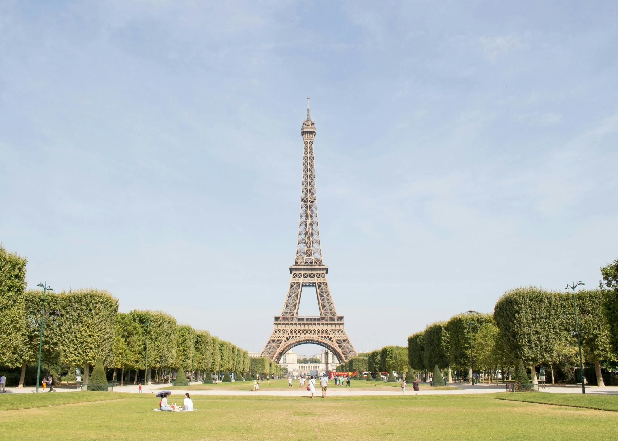 Visita guiada em grupo reduzido ao 2.º andar da Torre Eiffel com cruzeiro pelo rio Sena