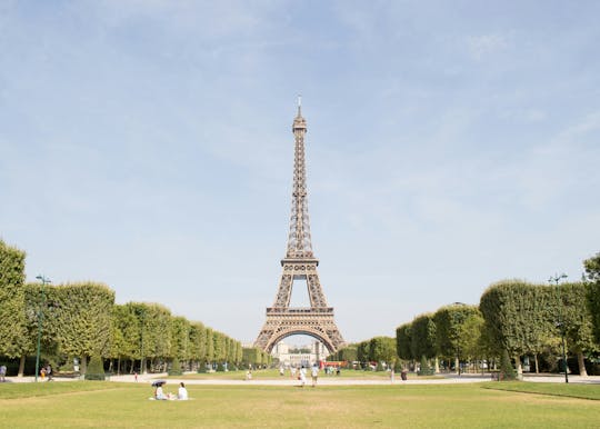 Visita guiada em grupo reduzido ao 2.º andar da Torre Eiffel com cruzeiro pelo rio Sena