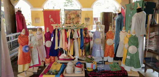 Noleggio di un Ao Dai tradizionale con guida locale a Nha Trang