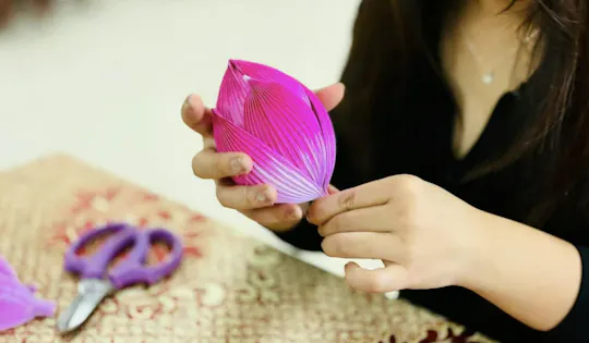 Workshop Lotus-papieren bloemen maken met een drankje in Hue