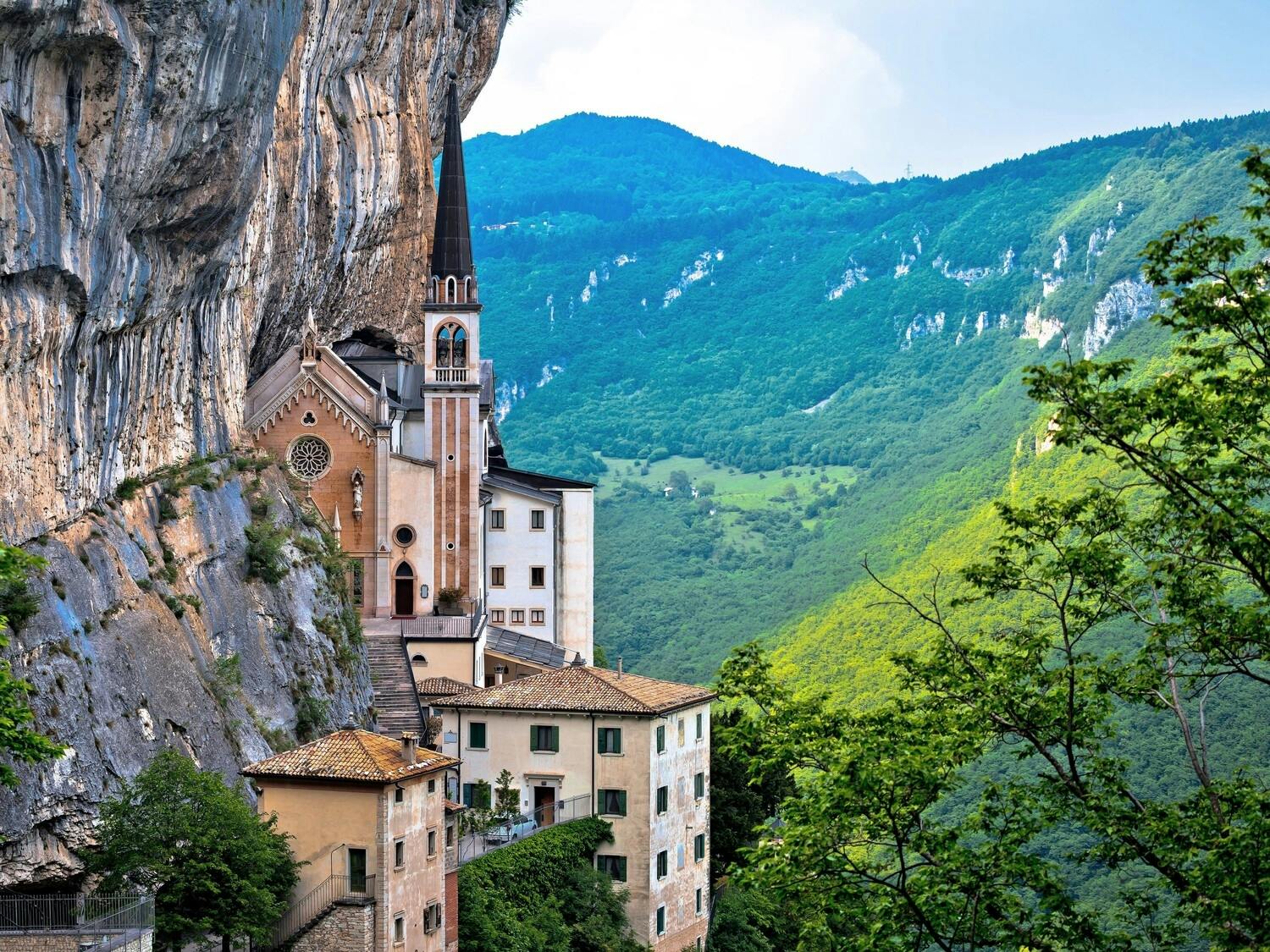 Madonna della Corona Sanctuary and Sirmione full-day tour from Verona