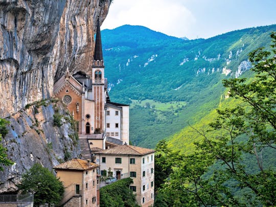 Sanctuaire de Madonna della Corona et excursion d'une journée à Sirmione au départ de Vérone