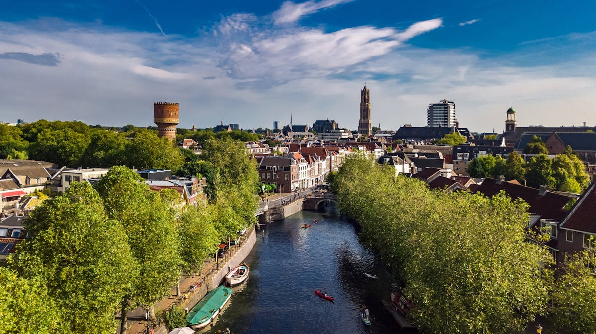 Boottocht door Utrecht in een open boot, inclusief drankje en audiogids