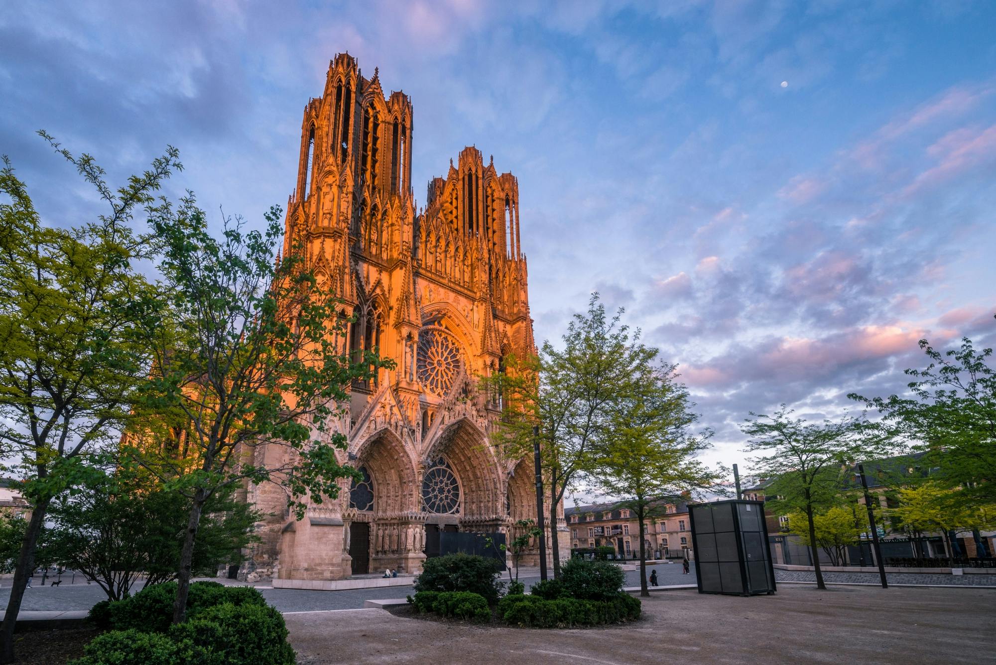Become the King in Reims city exploration game