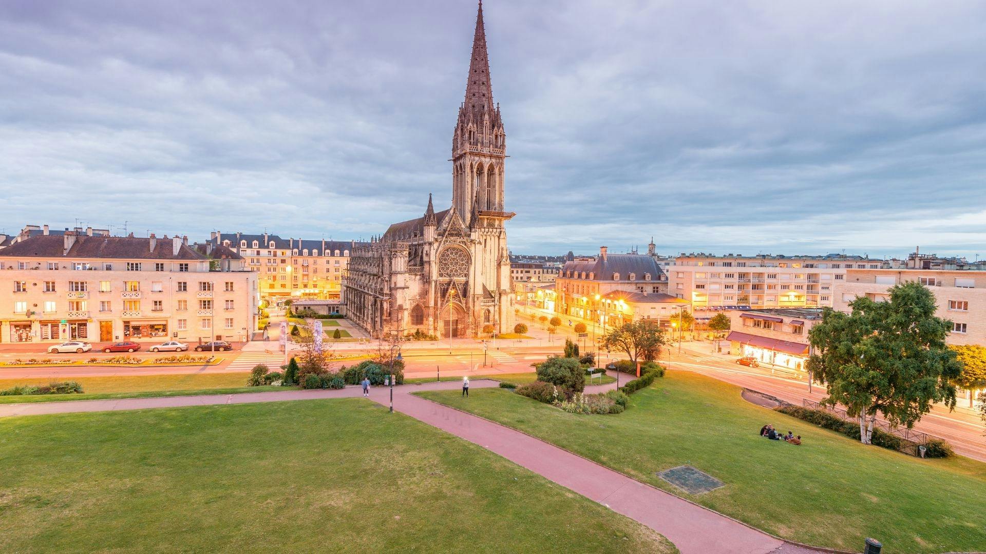 Caen walking tour with a local